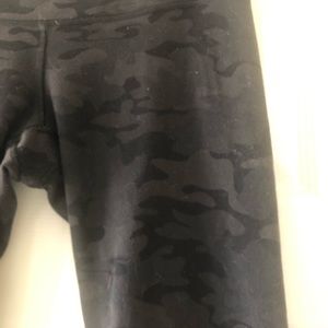 Lululemon black camo legging